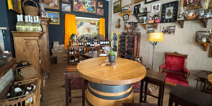 Aperitivo formou frizzante a tapas se sýry, lanýži, olivami, salámem i mandlemi pro 1 nebo 2 osoby