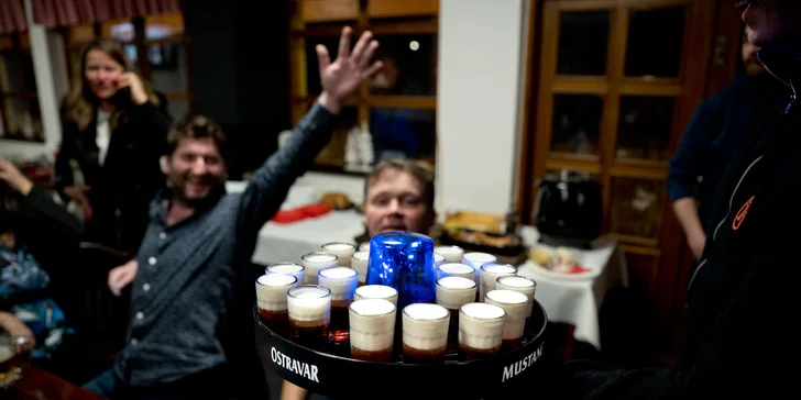 Pomalu pečené Chacharovo koleno i s pivy v Hasičárně Studénka