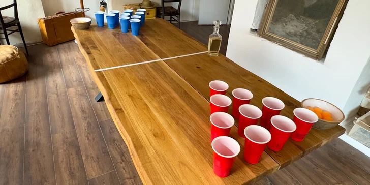 Wine pong: vinná verze oblíbené hry beer pong, hra pro 2-8 osob, červené či bílé víno i tapas