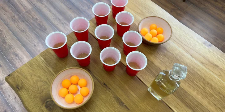 Wine pong: vinná verze oblíbené hry beer pong, hra pro 2-8 osob, červené či bílé víno i tapas
