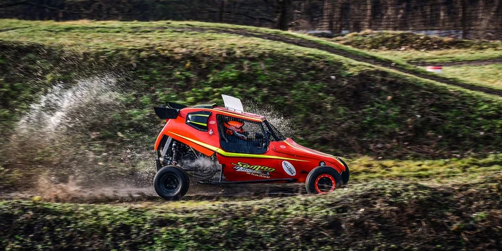 Adrenalinová jízda v buggy na závodním okruhu: 3, 5 nebo 7 kol včetně instruktážního kola