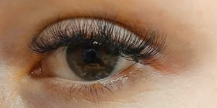 Uhrančivý pohled: lash lifting vč. barvení i prodloužení metodou 1:1 i volume