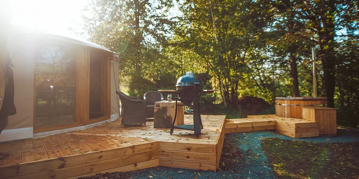 Relax v podhůří Beskyd: pobyt v moderní jurtě s privátní saunou a snídaní až pro 4 osoby