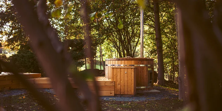 Relax v podhůří Beskyd: pobyt v moderní jurtě s privátní saunou a snídaní až pro 4 osoby