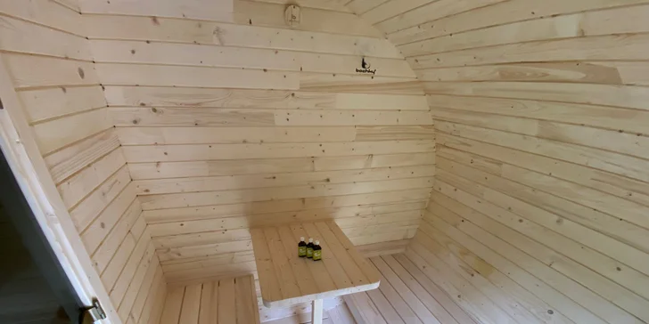 Tiny house s výhledem do krajiny Podkrkonoší i s možností využití koupacího sudu