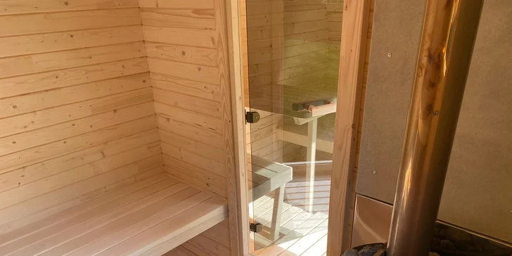 Tiny House s výhledem do krajiny Podkrkonoší i s možností využití koupacího sudu