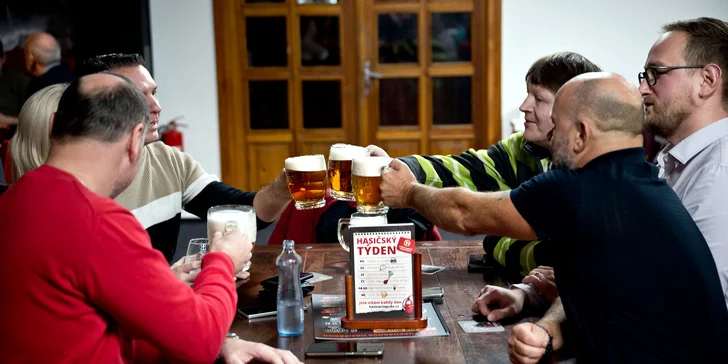 Pomalu pečené Chacharovo koleno i s pivy v Hasičárně Studénka