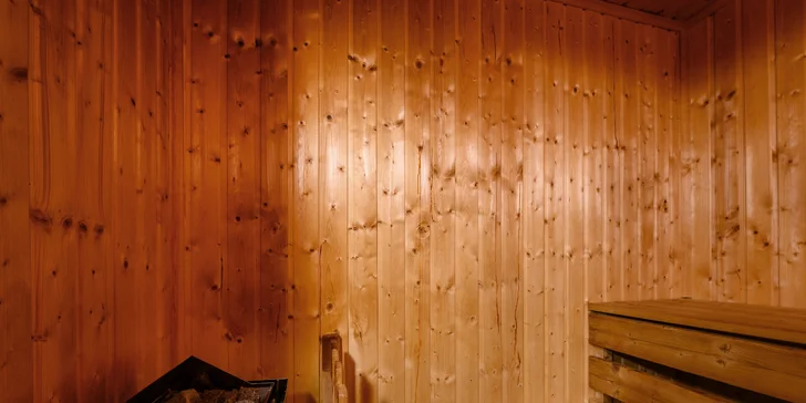 Privátní relax: finská sauna na 2 hod. a láhev vína pro 2 osoby