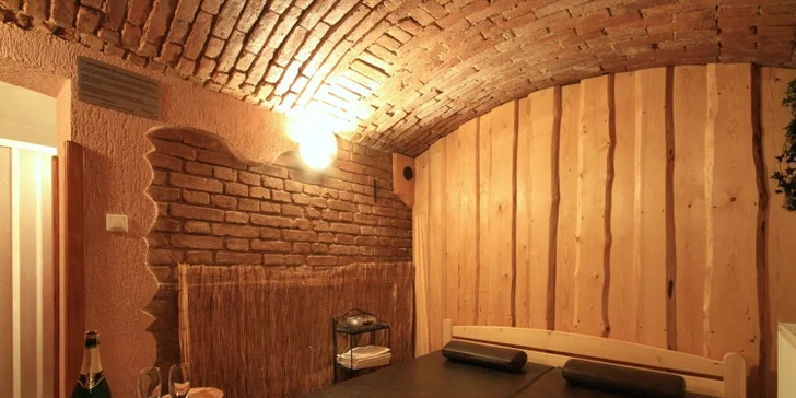 Privátní relax: finská sauna na 2 hod. a láhev vína pro 2 osoby