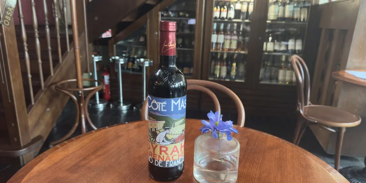 Francouzské čtyřchodové menu pro 2 osoby: žabí stehýnka, cibulačka, dušené hovězí a crème brûlée