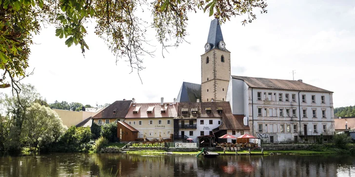 Historický penzion v Rožmberku nad Vltavou: přímo u řeky, se snídaní a vínem