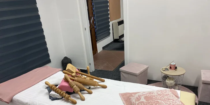 Relaxační masážní terapie pro ženy: masáž a zábal pro uvolnění svalů