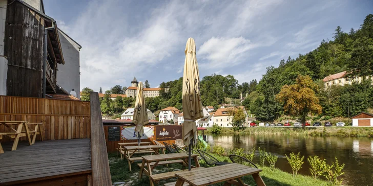 Historický penzion v Rožmberku nad Vltavou: přímo u řeky, se snídaní a vínem