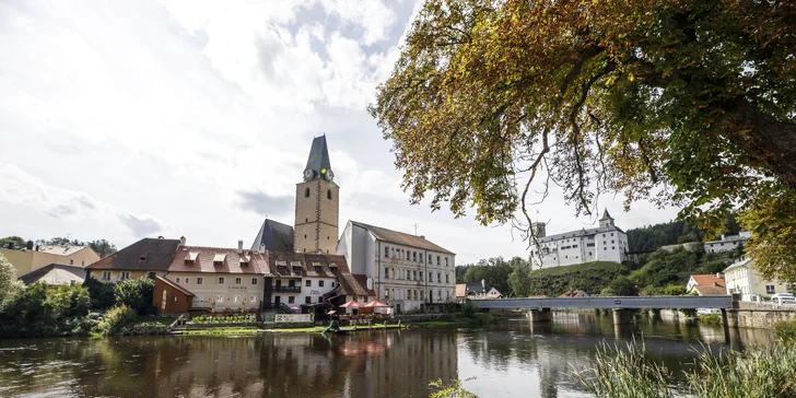 Historický penzion v Rožmberku nad Vltavou: přímo u řeky, se snídaní a vínem