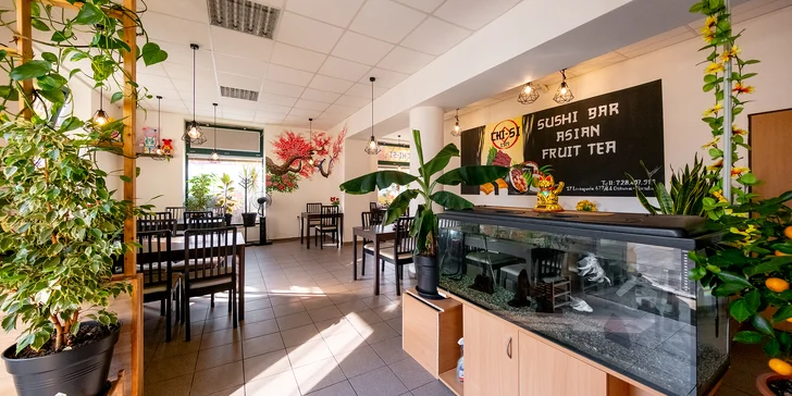 Červené thajské kari s rýží pro 1 či 2 osoby ve vietnamské restauraci v Porubě