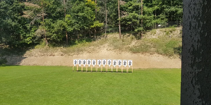 Střelecké balíčky pro 1-2 osoby: až 7 zbraní a 38 nábojů, služby instruktora i zapůjčení chráničů