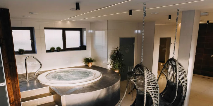 Relaxační pobyt v apartmánu: wellness se saunami a vířivkou i snídaně