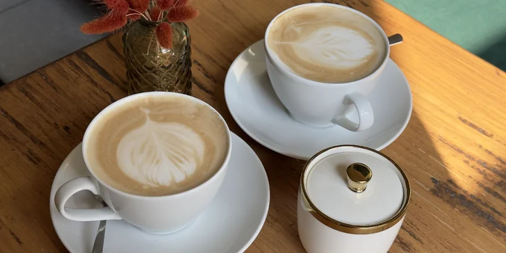 Na šálek kávy do Zlaté Koruny: cappuccino nebo caffè latte pro dvě osoby