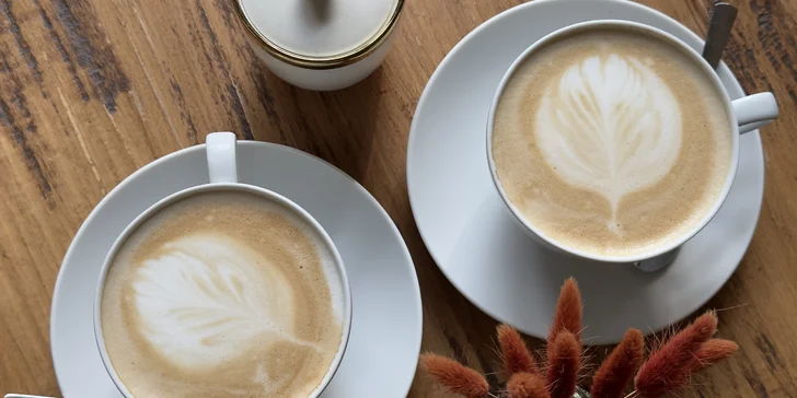 Na šálek kávy do Zlaté Koruny: cappuccino nebo caffè latte pro dvě osoby
