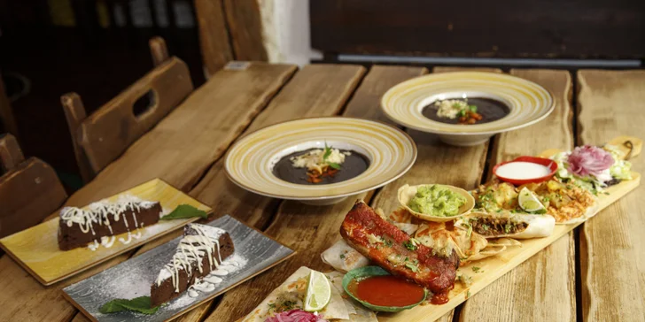Mexická hostina pro 2 osoby: fazolová polévka, plato plné specialit a dezert