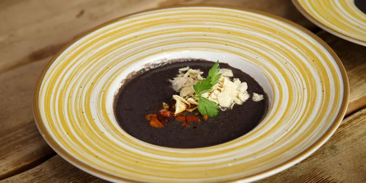 Mexická hostina pro 2 osoby: fazolová polévka, plato plné specialit a dezert