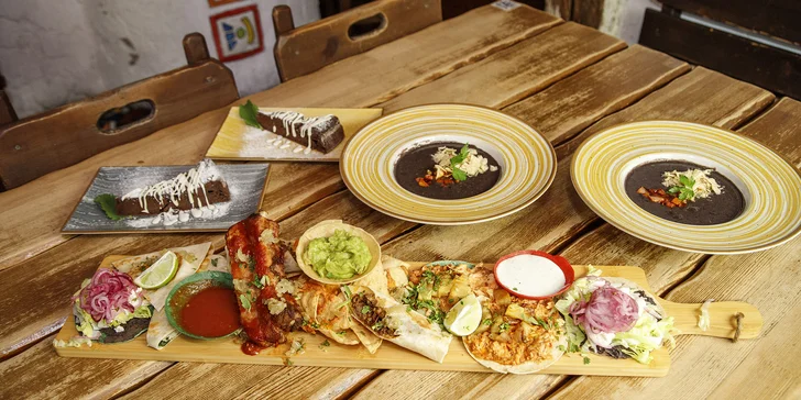 Mexická hostina pro 2 osoby: fazolová polévka, plato plné specialit a dezert