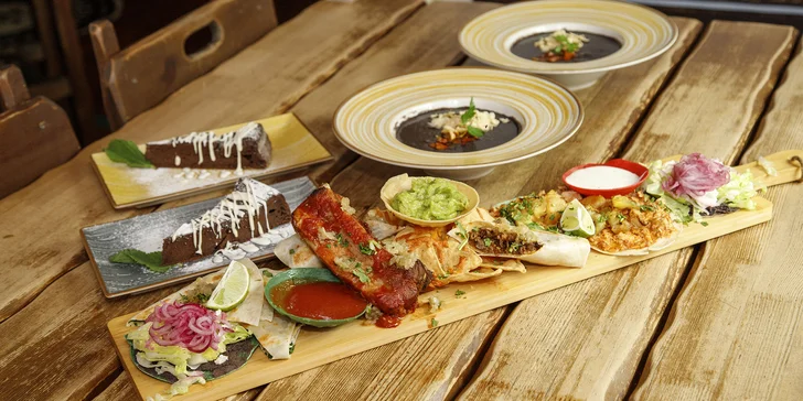 Mexická hostina pro 2 osoby: fazolová polévka, plato plné specialit a dezert