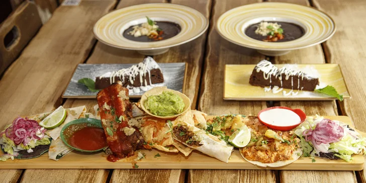 Mexická hostina pro 2 osoby: plato plné specialit, fazolová polévka a dezerty