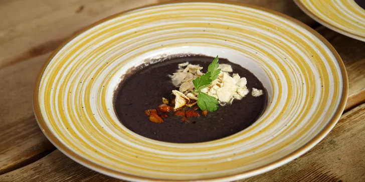 Mexická hostina pro 2 osoby: plato plné specialit, fazolová polévka a dezerty