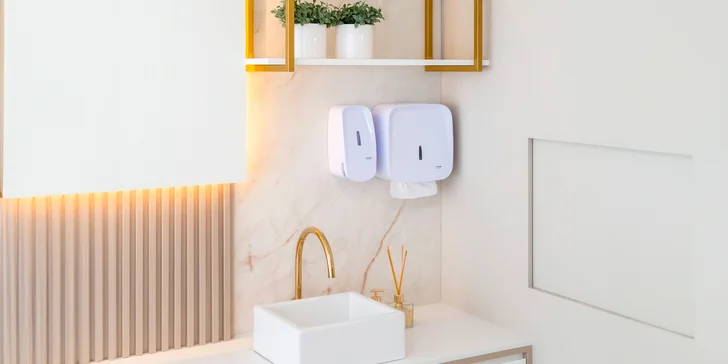 Krásné obočí a řasy: lash lifting i úprava, barvení nebo laminace obočí