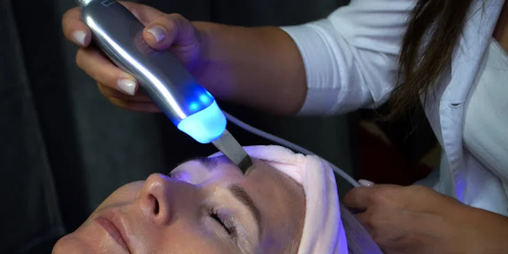 Ošetření pro všechny typy pleti: hydrodermabraze, hloubkové čištění i masáž obličeje