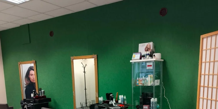 Dámské kadeřnické balíčky: střih a foukaná i barvení, melír nebo vlasová rekonstrukce