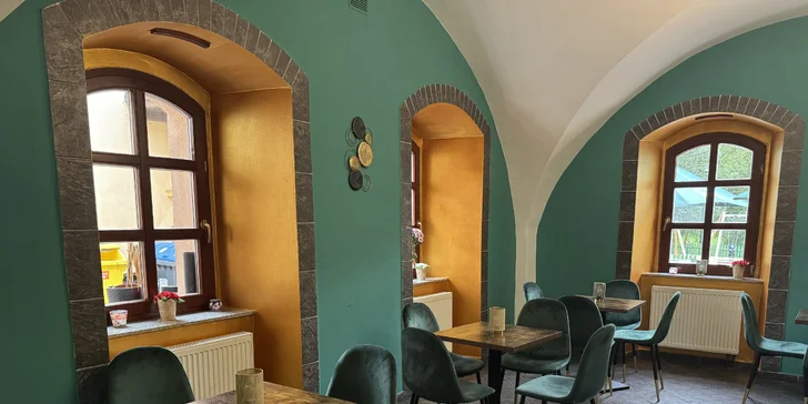 Jedna nebo dvě pizzy o průměru 30 cm podle výběru z 5 druhů