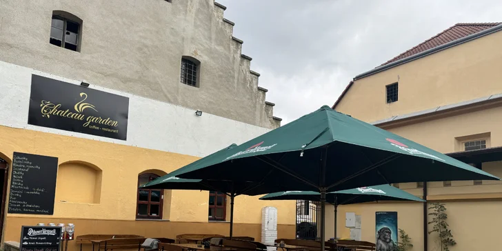 Jedna nebo dvě pizzy o průměru 30 cm podle výběru z 5 druhů