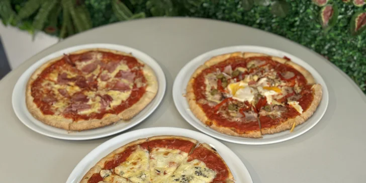 Jedna nebo dvě pizzy o průměru 30 cm podle výběru z 5 druhů