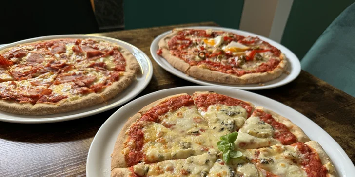 Jedna nebo dvě pizzy o průměru 30 cm podle výběru z 5 druhů