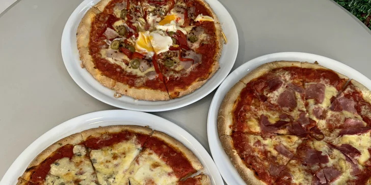 Jedna nebo dvě pizzy o průměru 30 cm podle výběru z 5 druhů