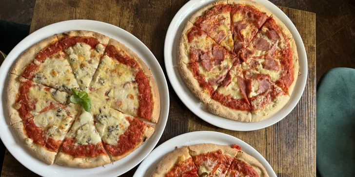 Jedna nebo dvě pizzy o průměru 30 cm podle výběru z 5 druhů
