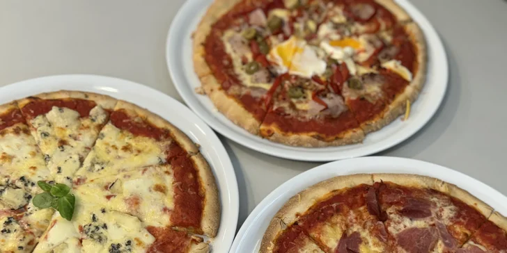 Jedna nebo dvě pizzy o průměru 30 cm podle výběru z 5 druhů
