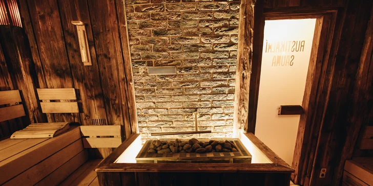 Boží wellness balíčky pro 1-2 osoby: odpočinek ve vířivé vaně nebo při masáži i finská sauna