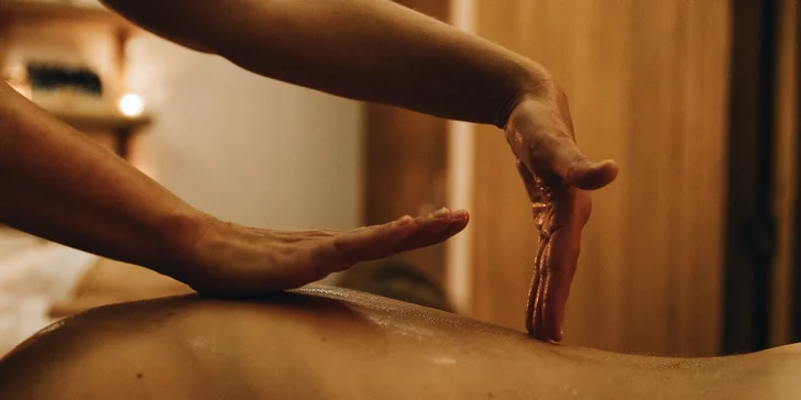 Boží wellness balíčky pro 1-2 osoby: odpočinek ve vířivé vaně nebo při masáži i finská sauna