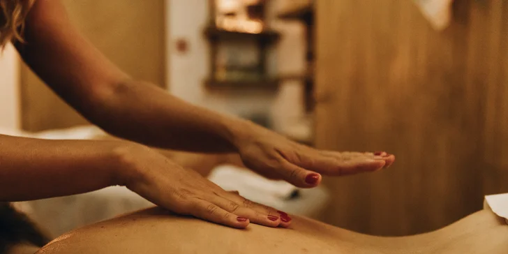 Boží wellness balíčky pro 1-2 osoby: odpočinek ve vířivé vaně nebo při masáži i finská sauna