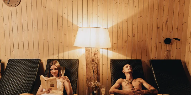 Boží wellness balíčky pro 1-2 osoby: odpočinek ve vířivé vaně nebo při masáži i finská sauna