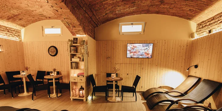 Boží wellness balíčky pro 1-2 osoby: odpočinek ve vířivé vaně nebo při masáži i finská sauna
