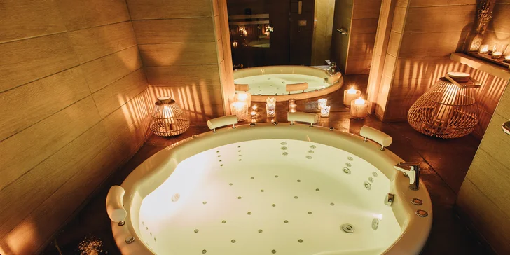 Boží wellness balíčky pro 1-2 osoby: odpočinek ve vířivé vaně nebo při masáži i finská sauna