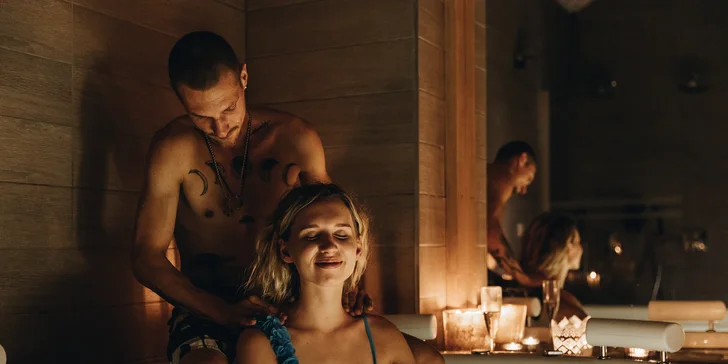Boží wellness balíčky pro 1-2 osoby: odpočinek ve vířivé vaně nebo při masáži i finská sauna