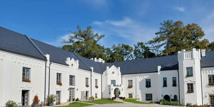 Romantický pobyt na zámku u Havlíčkova Brodu: víno, snídaně i degustační menu