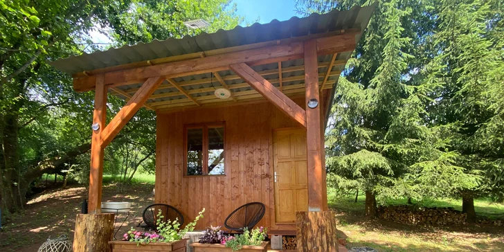 Tiny house s výhledem do krajiny Podkrkonoší i s možností využití koupacího sudu