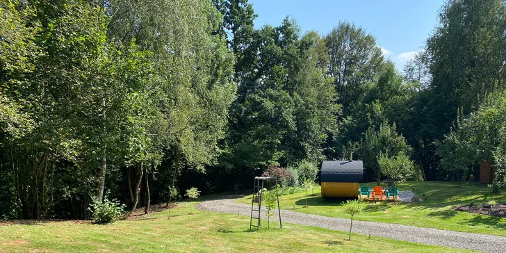 Tiny house s výhledem do krajiny Podkrkonoší i s možností využití koupacího sudu