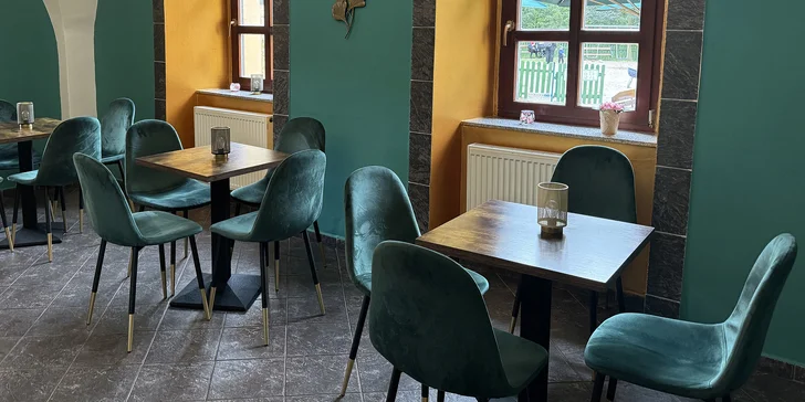 Jedna nebo dvě pizzy o průměru 30 cm podle výběru z 5 druhů